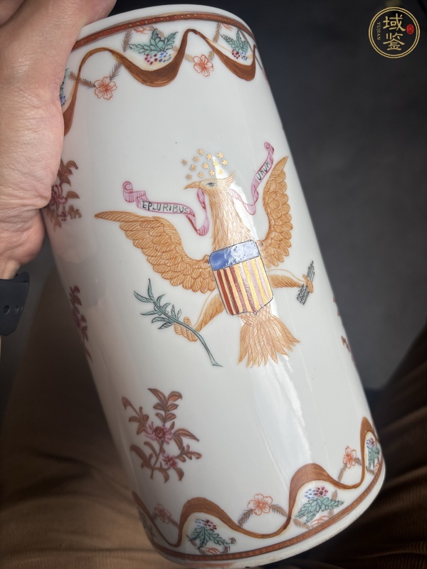 古玩陶瓷徽章瓷筆筒真品鑒賞圖