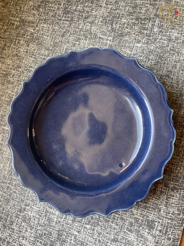 古玩陶瓷霽藍釉花口盤真品鑒賞圖