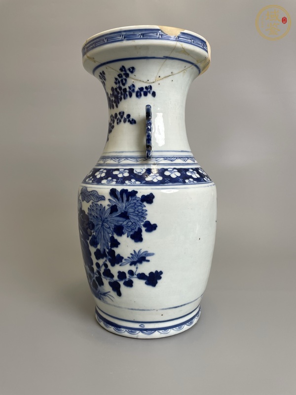古玩陶瓷清乾隆 青花四季花卉紋雙耳盤(pán)口瓶真品鑒賞圖