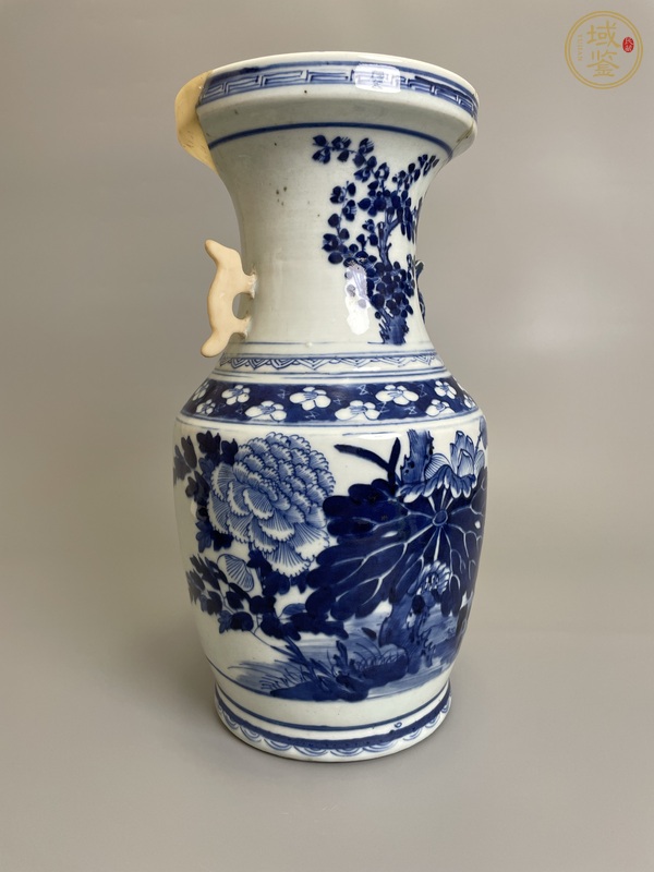 古玩陶瓷清乾隆 青花四季花卉紋雙耳盤(pán)口瓶真品鑒賞圖