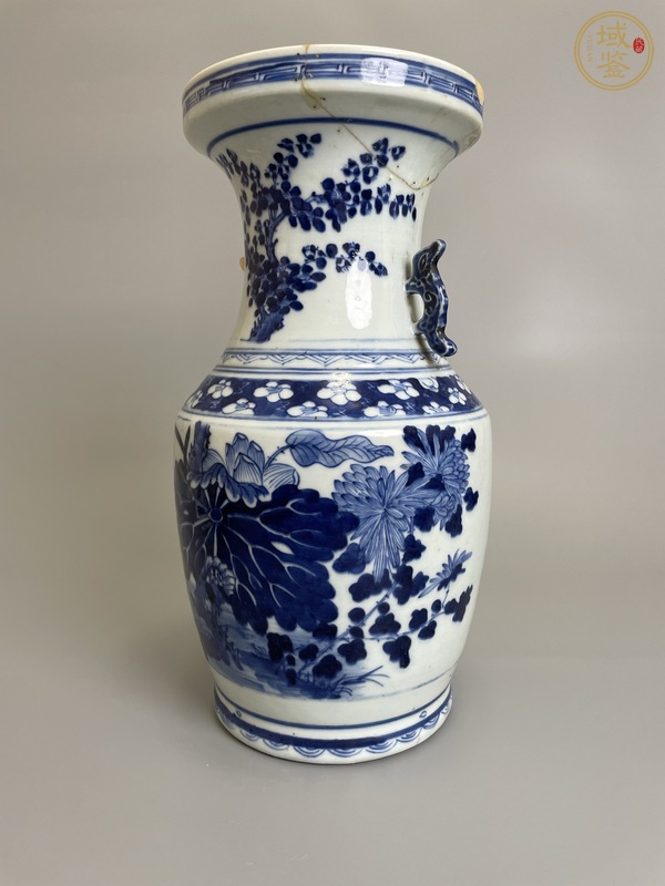 古玩陶瓷清乾隆 青花四季花卉紋雙耳盤(pán)口瓶真品鑒賞圖