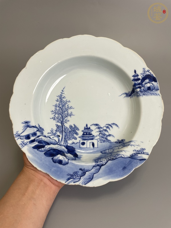 古玩陶瓷清乾隆 青花山水風景紋花口盤真品鑒賞圖