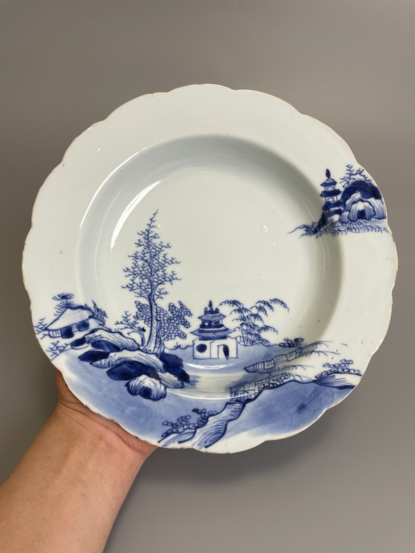 古玩陶瓷清乾隆 青花山水風景紋花口盤拍賣，當前價格980元