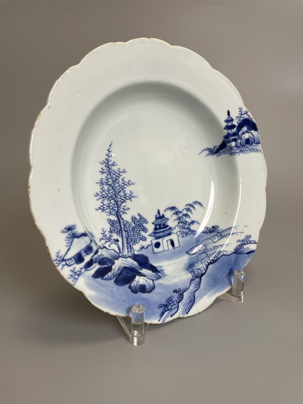 古玩陶瓷清乾隆 青花山水風景紋花口盤拍賣，當前價格980元