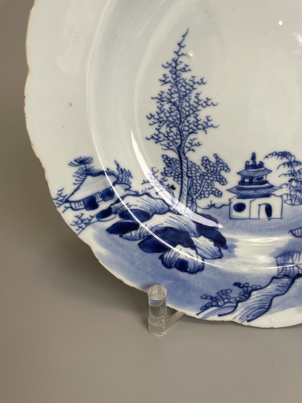 古玩陶瓷清乾隆 青花山水風景紋花口盤拍賣，當前價格980元