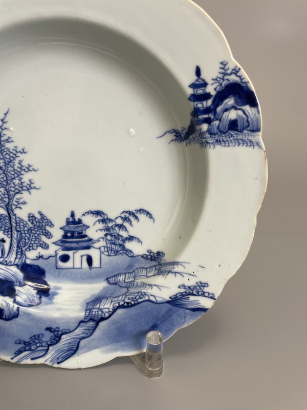 古玩陶瓷清乾隆 青花山水風景紋花口盤拍賣，當前價格980元