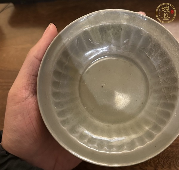 古玩陶瓷龍泉青瓷菊瓣洗真品鑒賞圖