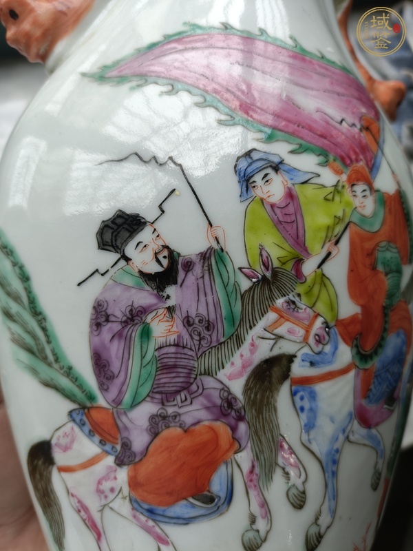 古玩陶瓷清末民初粉彩刀馬旦紋海棠瓶真品鑒賞圖