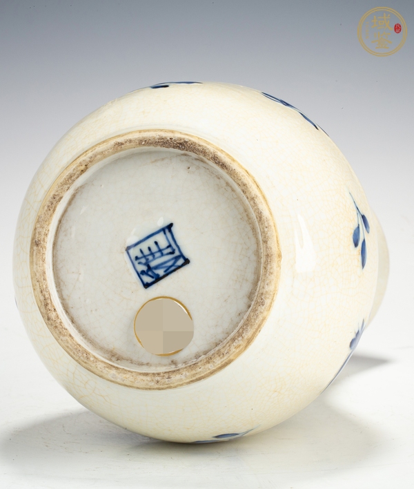 古玩陶瓷明晚期 青花蝴蝶花卉紋瓶真品鑒賞圖