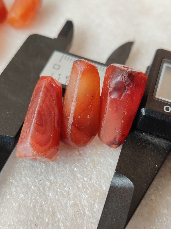 古玩玉器天然紅瑪瑙多棱珠3顆拍賣,當前價格99元