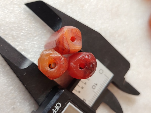 古玩玉器天然紅瑪瑙多棱珠3顆拍賣,當前價格99元
