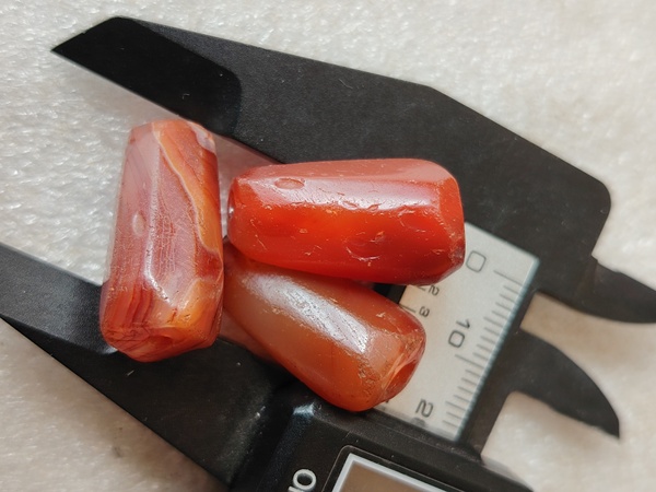 古玩玉器天然紅瑪瑙多棱珠3顆拍賣,當前價格99元