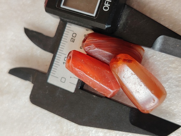 古玩玉器天然紅瑪瑙多棱珠3顆拍賣,當前價格99元