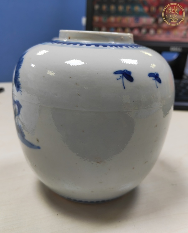 古玩陶瓷仕女嬰戲紋青花罐真品鑒賞圖