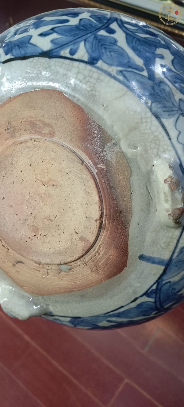 古玩陶瓷花卉紋三足青花香爐真品鑒賞圖