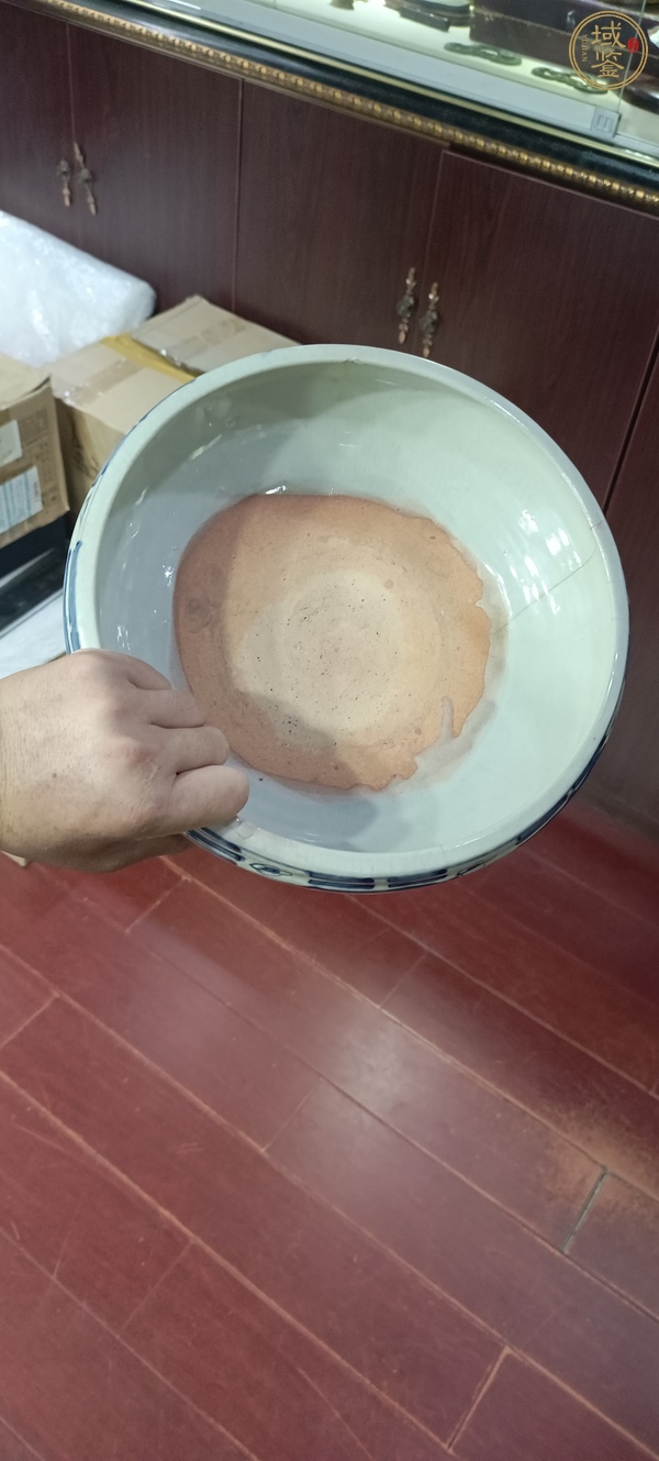 古玩陶瓷花卉紋三足青花香爐真品鑒賞圖
