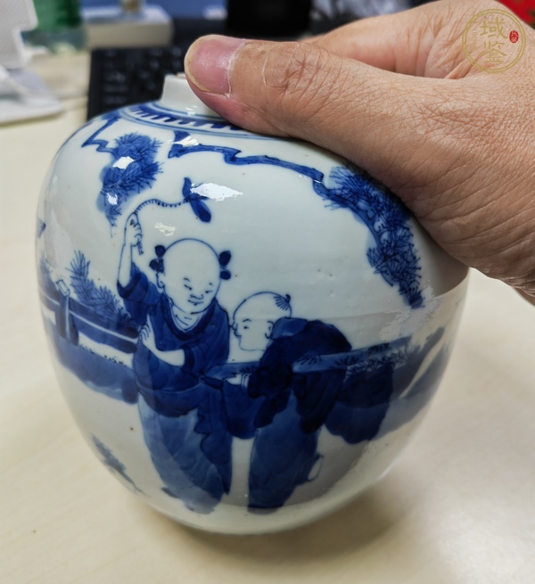 古玩陶瓷仕女嬰戲紋青花罐真品鑒賞圖