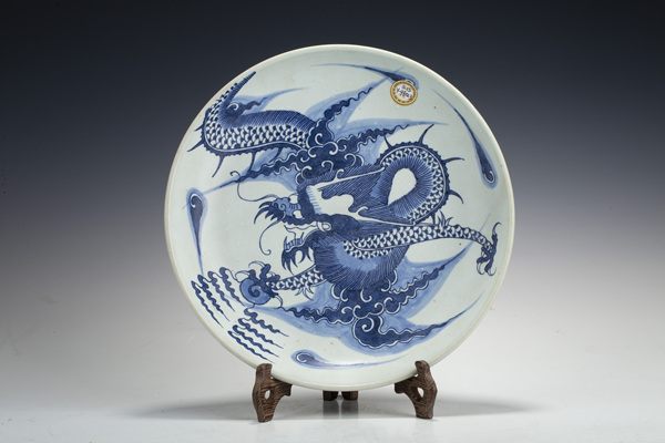 古玩嚴(yán)選清乾隆·青花過墻龍紋盤拍賣，當(dāng)前價格1440元