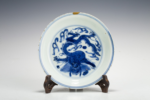 古玩嚴(yán)選明萬歷·青花龍紋盤拍賣，當(dāng)前價格1440元