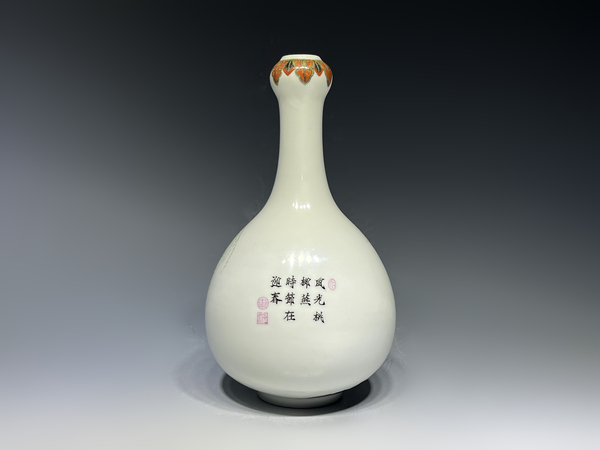 古玩陶瓷民國·琺瑯彩杏林春燕紋蒜頭瓶拍賣，當前價格1068元