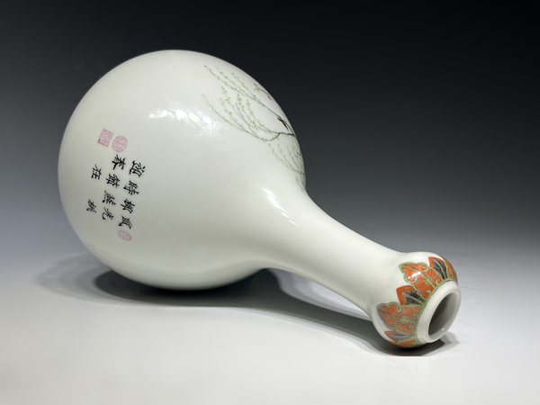 古玩陶瓷民國·琺瑯彩杏林春燕紋蒜頭瓶拍賣，當前價格1068元