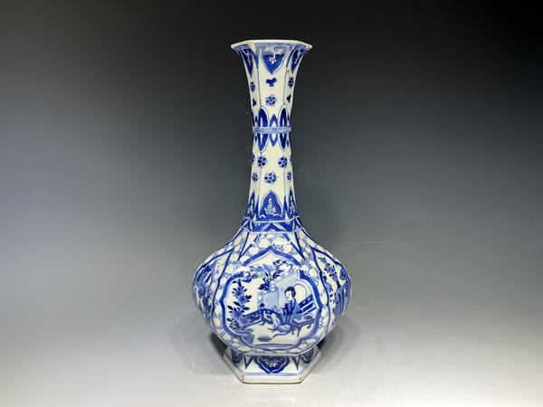 古玩陶瓷清康熙·青花人物故事紋六方長頸瓶拍賣，當前價格1078元