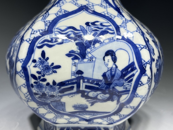 古玩陶瓷清康熙·青花人物故事紋六方長頸瓶拍賣，當前價格1078元