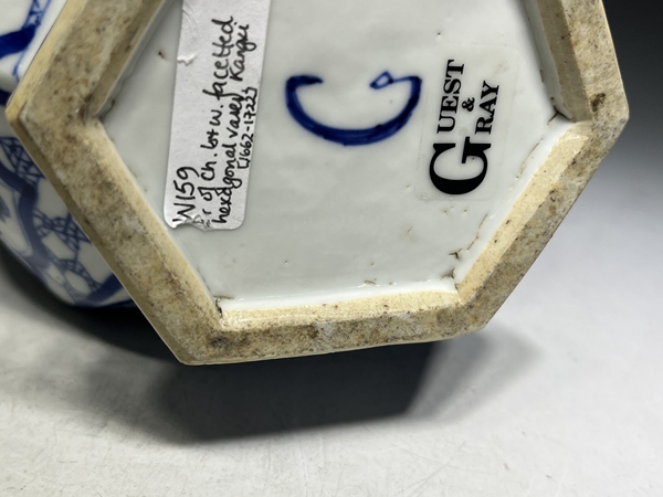 古玩陶瓷清康熙·青花人物故事紋六方長頸瓶拍賣，當前價格1078元