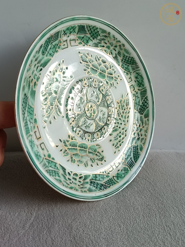 古玩陶瓷綠彩纏枝花紋盤真品鑒賞圖