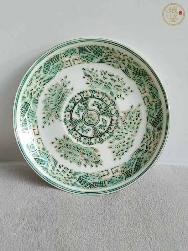 古玩陶瓷綠彩纏枝花紋盤真品鑒賞圖