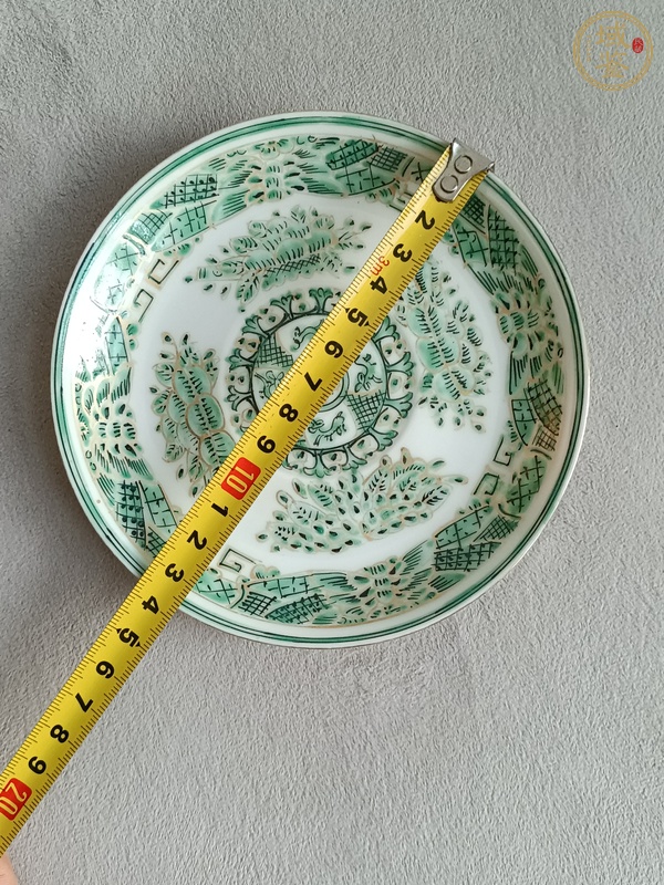 古玩陶瓷綠彩纏枝花紋盤真品鑒賞圖
