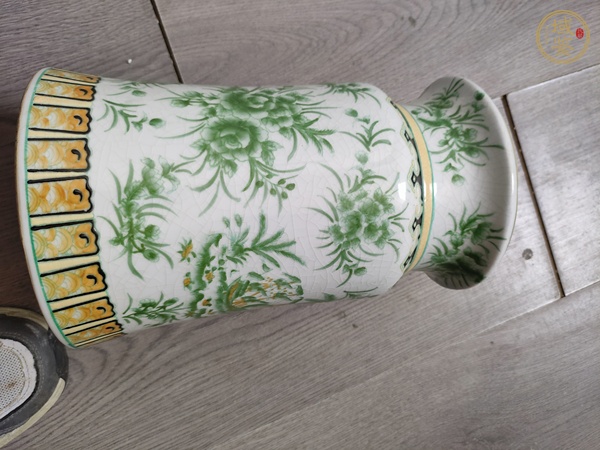 古玩陶瓷綠彩花卉紋瓷座真品鑒賞圖