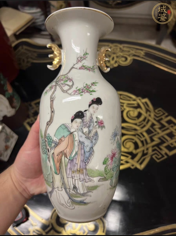 古玩陶瓷粉彩人物故事雙耳瓶真品鑒賞圖