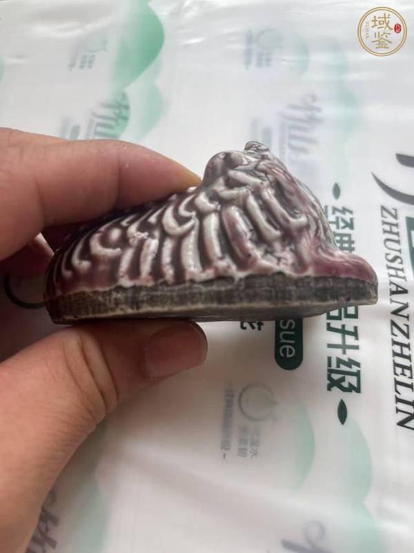 古玩陶瓷紅釉瑞獸塑像真品鑒賞圖