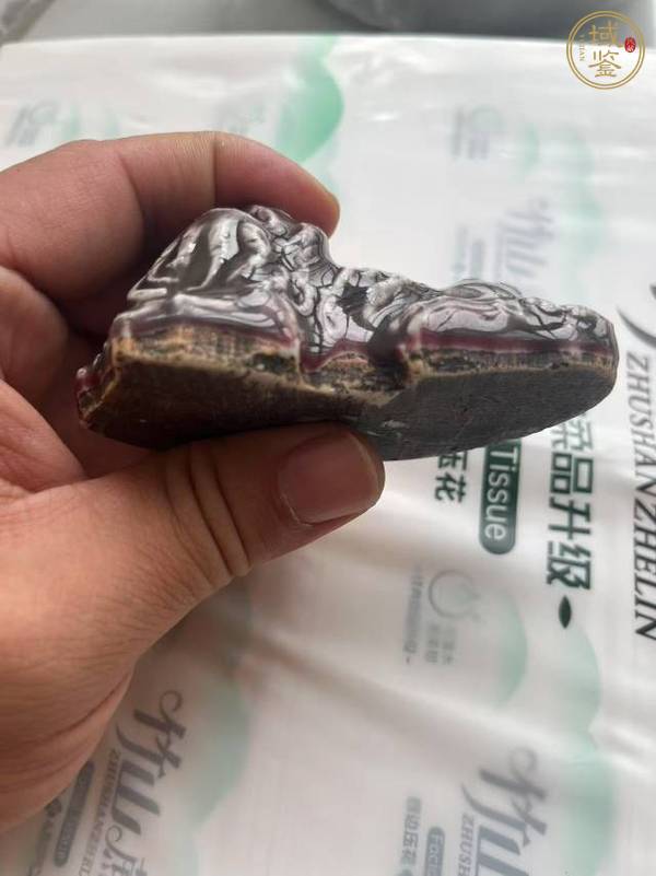 古玩陶瓷紅釉瑞獸塑像真品鑒賞圖