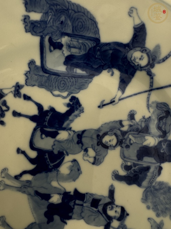 古玩陶瓷刀馬人青花盤真品鑒賞圖
