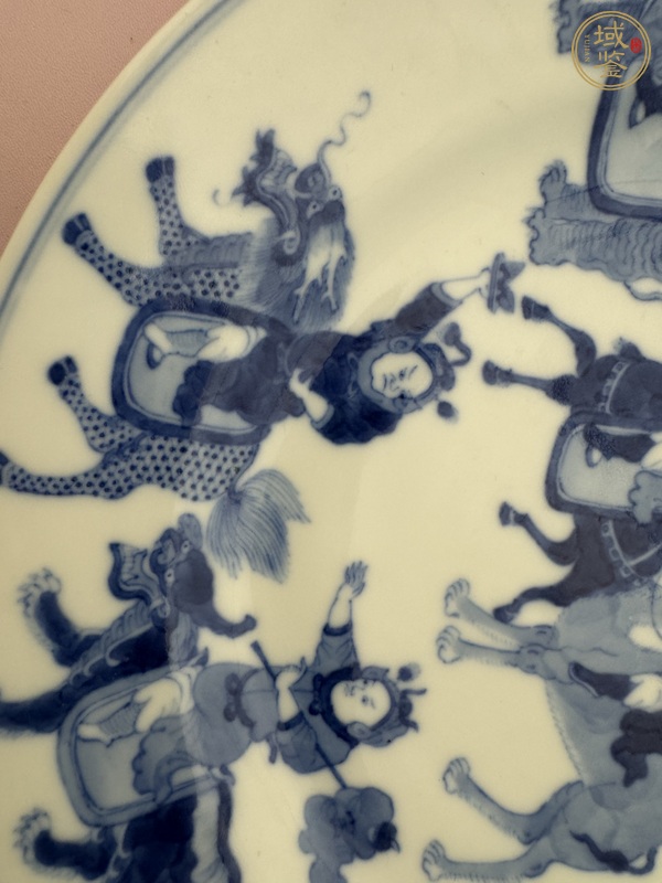 古玩陶瓷刀馬人青花盤真品鑒賞圖