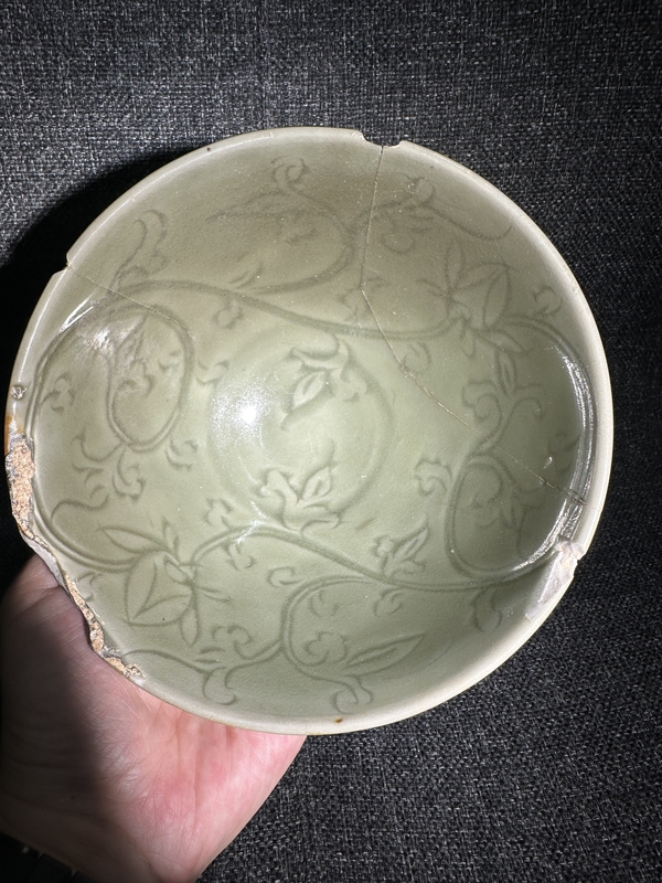 古玩陶瓷宋末元初精品龍泉青瓷刻花賞碗拍賣，當前價格1980元