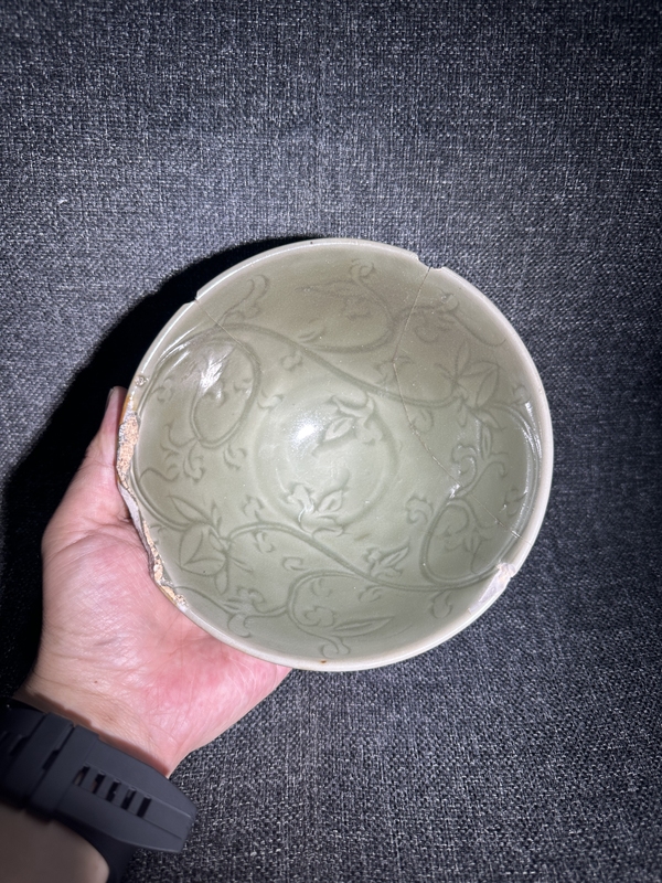 古玩陶瓷宋末元初精品龍泉青瓷刻花賞碗拍賣，當前價格1980元