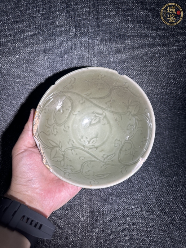 古玩陶瓷龍泉青瓷刻花碗真品鑒賞圖