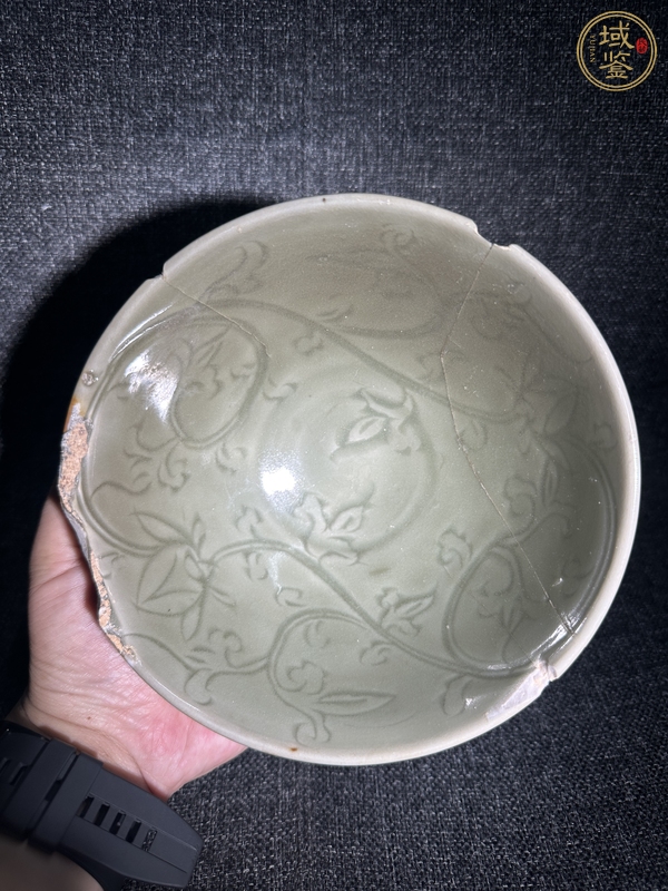 古玩陶瓷龍泉青瓷刻花碗真品鑒賞圖