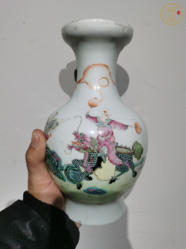 古玩陶瓷刀馬人粉彩瓶真品鑒賞圖
