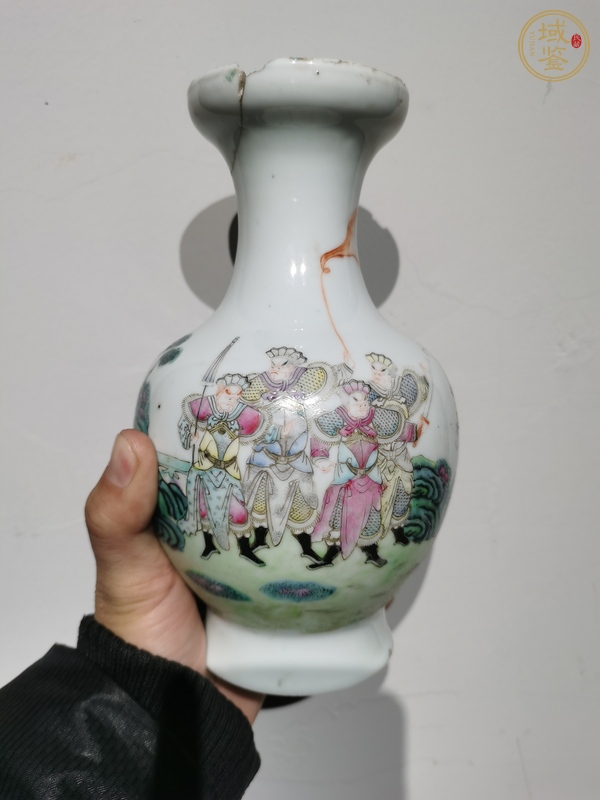 古玩陶瓷刀馬人粉彩瓶真品鑒賞圖