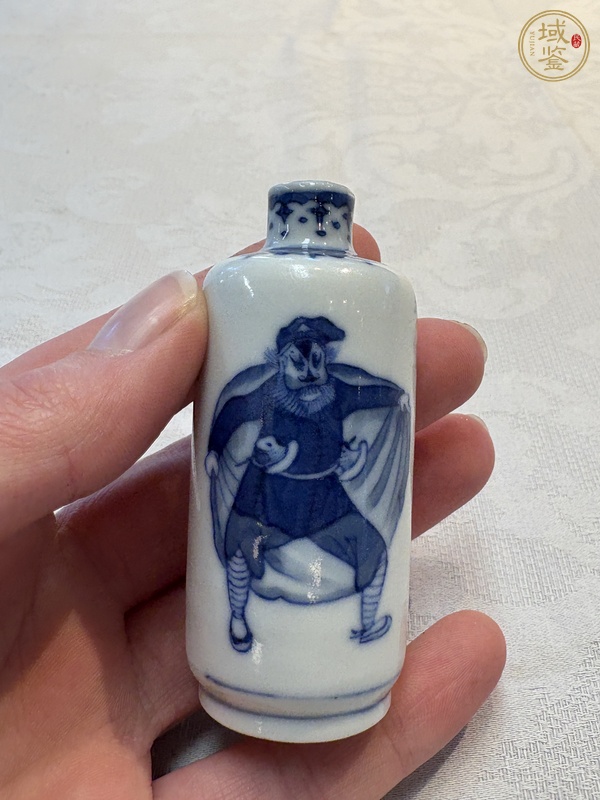 古玩陶瓷清晚期 青花水滸傳鼻煙壺真品鑒賞圖