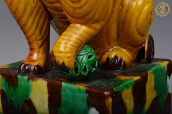 古玩陶瓷虎皮三彩獅子擺件真品鑒賞圖