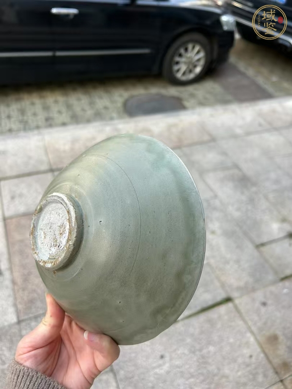 古玩陶瓷南宋晚期龍泉花口碗真品鑒賞圖