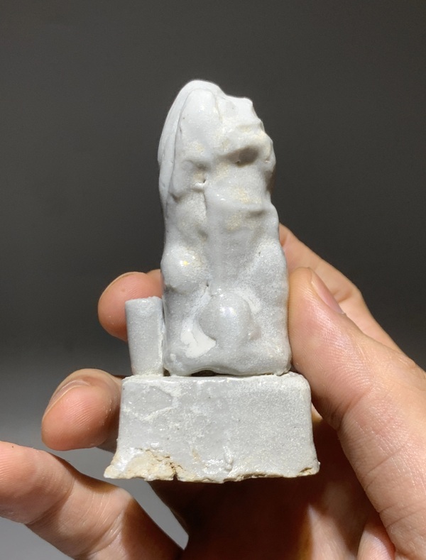古玩陶瓷明.德化窯白釉獅子香插拍賣，當前價格120元