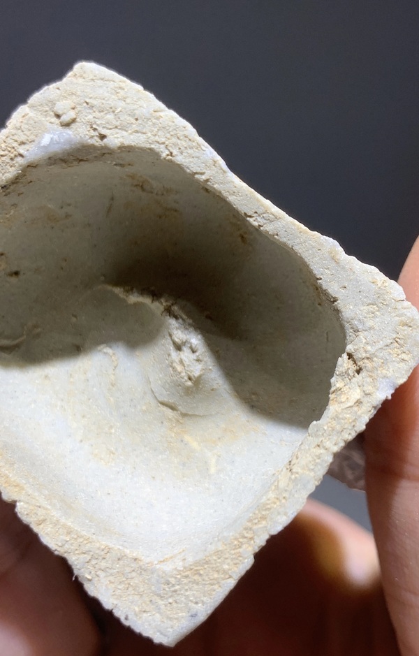 古玩陶瓷明.德化窯白釉獅子香插拍賣，當前價格120元