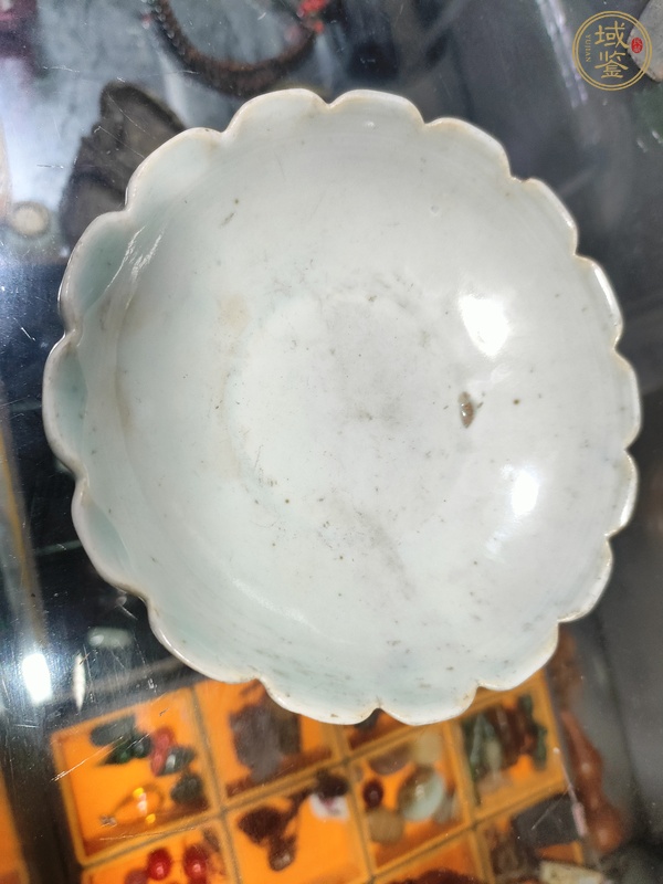 古玩陶瓷青釉花口盤真品鑒賞圖