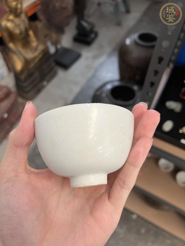 古玩陶瓷白釉暗刻鳳紋杯真品鑒賞圖